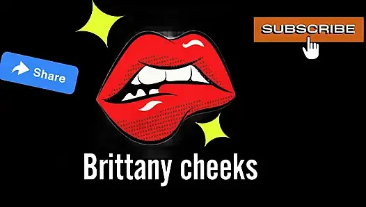Brittany использует ванная для душа перед другими людьми