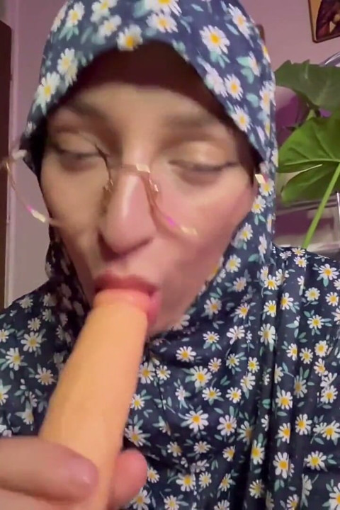 Muie în hijab instrucțiuni de masturbare