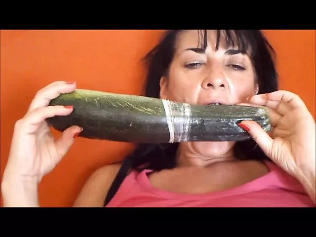 Rita šuká monstrózní cucunber