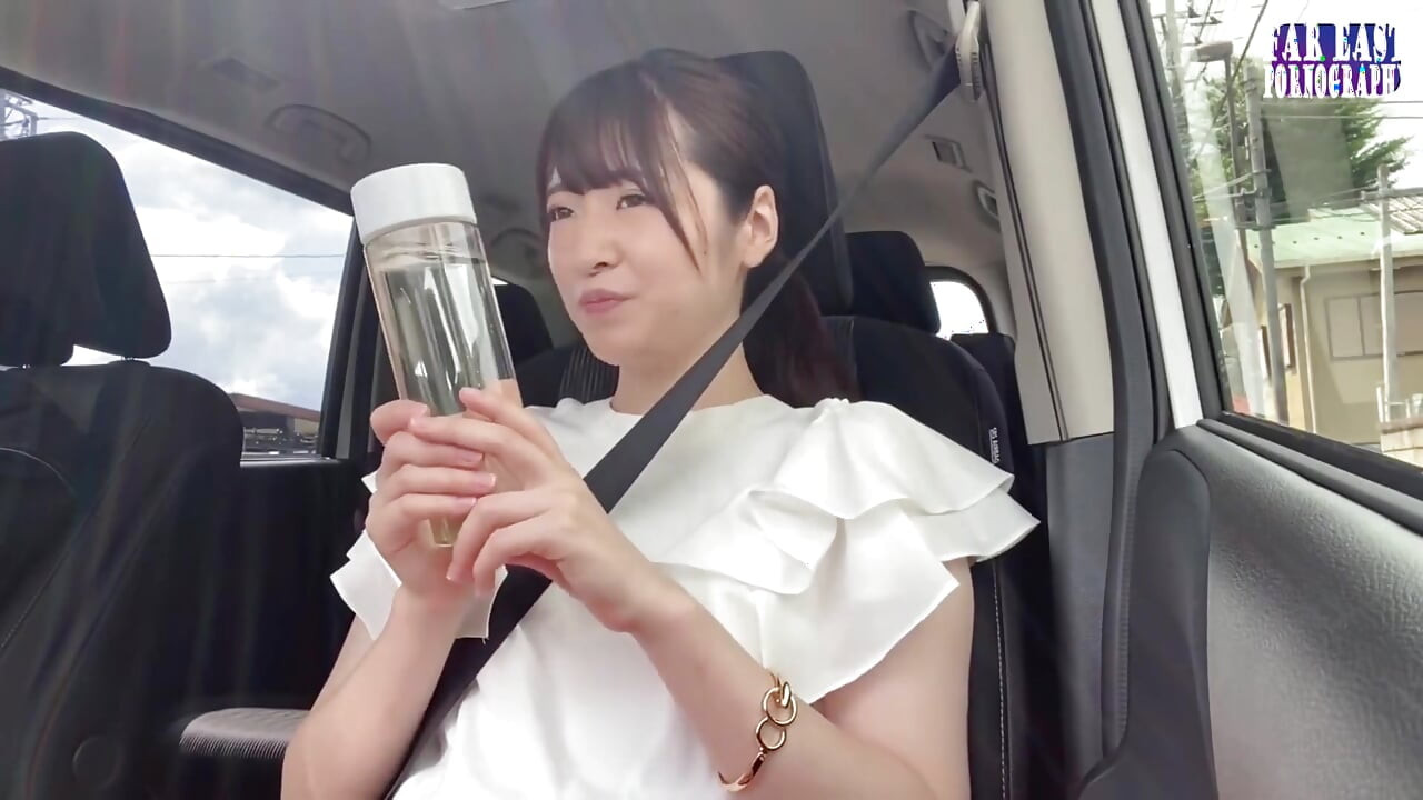 Wet-mark Wander jako Ona Pozostawia niegrzeczny błyszczący szlak, gdziekolwiek się obnaża 1.