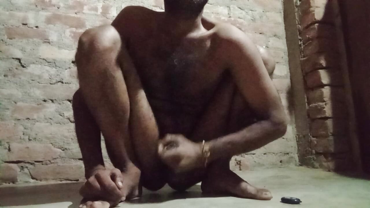 Mote land ki talash mein Dekho Dekho  bhatkana padta hai