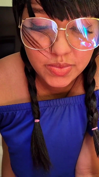 अमेरिकी पड़ोसी मेरे बड़े लंड के साथ बड़े स्तनों वाली इस काले बाल वाली को चोदने में बहुत अच्छा है