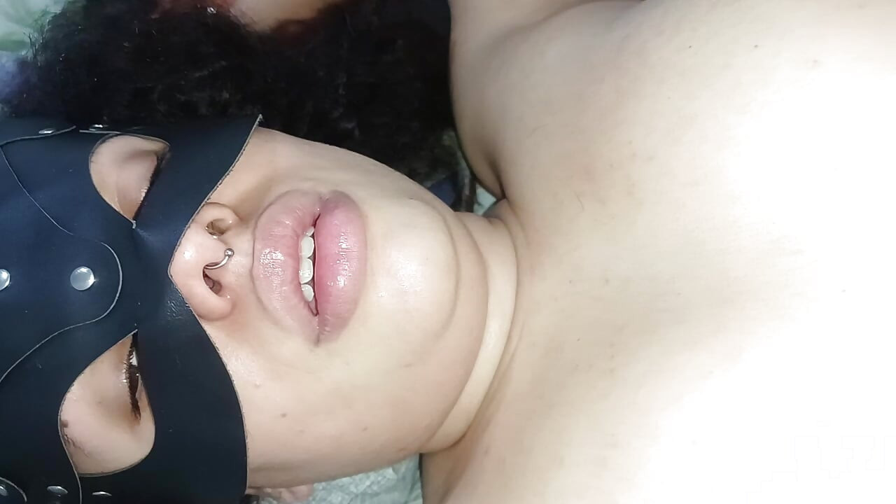 FILLING THE CONDOM WITH A LOT OF CREAMPIE, WITH THE BITCH EJACULATING ALONG