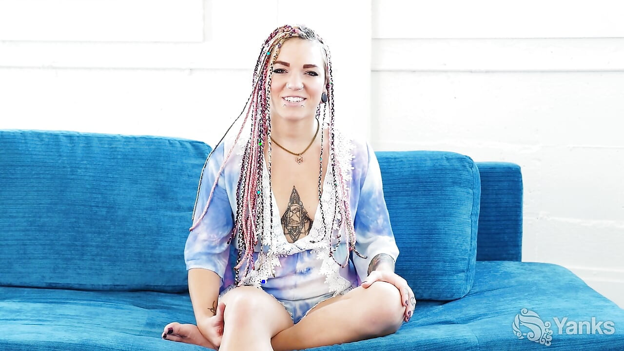 Pixie Lehaj amını yağlıyor