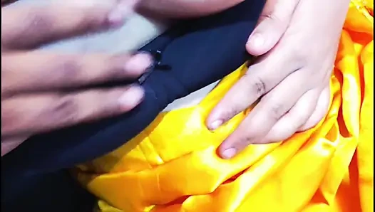 Мой сосед, милфа-крошка занимается со мной тайно, когда муж ушел в офис