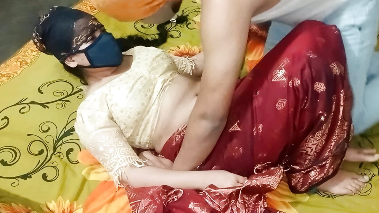 Όμορφη γυναίκα Desi απολαμβάνει το σεξ