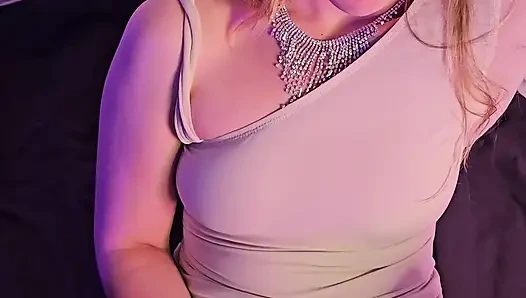 У Девушки-робота Человеческая Пизда. Она Дрочит И Извивается