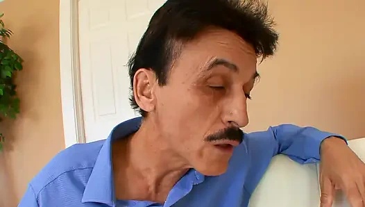 Ehemann beobachtet, wie seine ehefrau von einem fremden gefickt wird