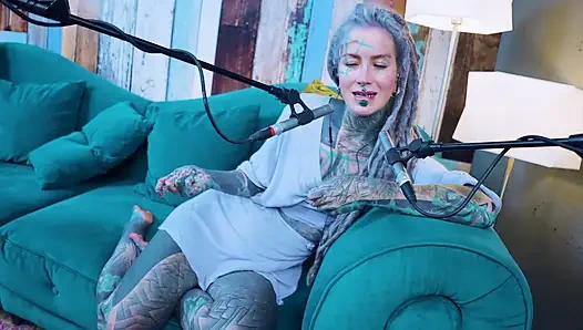 Я говорю о G - Grattitude - подкаст ASMR говорящая готесса, худенькая девушка дредки татуированная модель, татуированная девушка