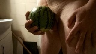 Verano, follada de melón y corrida