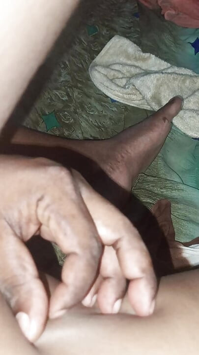 Clique para assistir ao vídeo de sexo completo da tia