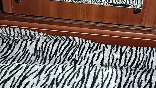 Мастурбация Перед Зеркалом В Домашнем Видео, Не Снимая Трусики