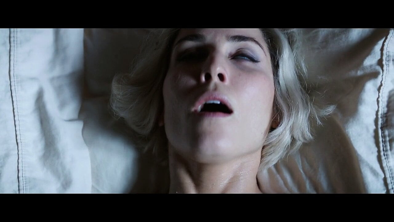 Celebrity sexuální scéna: Noomi Rapace je snědena a zbita.