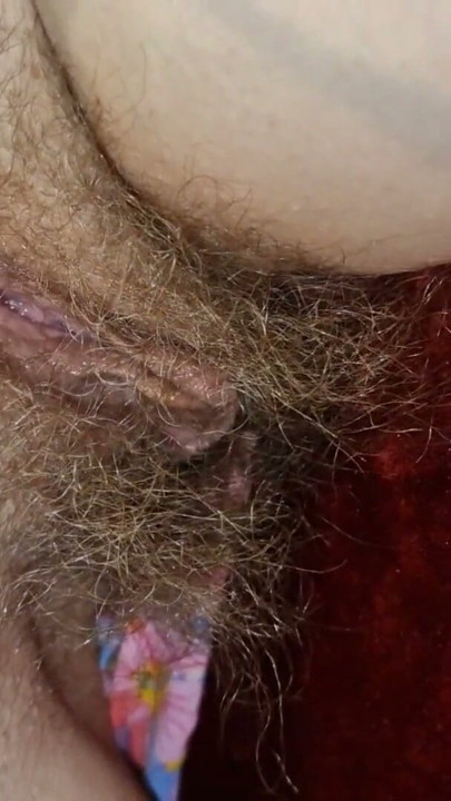 Han kærtegner min røv med en vibrator | Klip 2