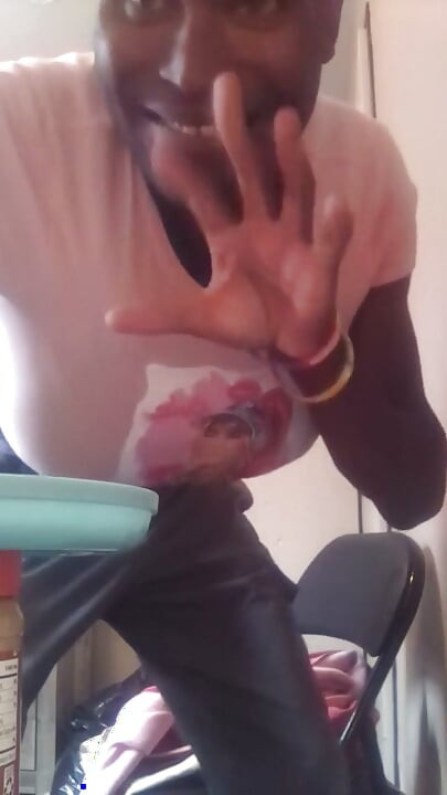 Cumming on Teddy Grahams