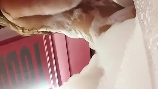 Kurus Sendirian Di Hydro Gila Untuk Mengambil Kontol