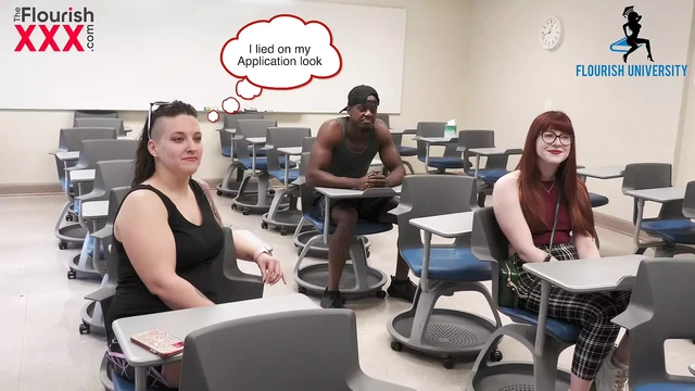 Процветает Univ Dorm Life - тройничок с Hannah Grace