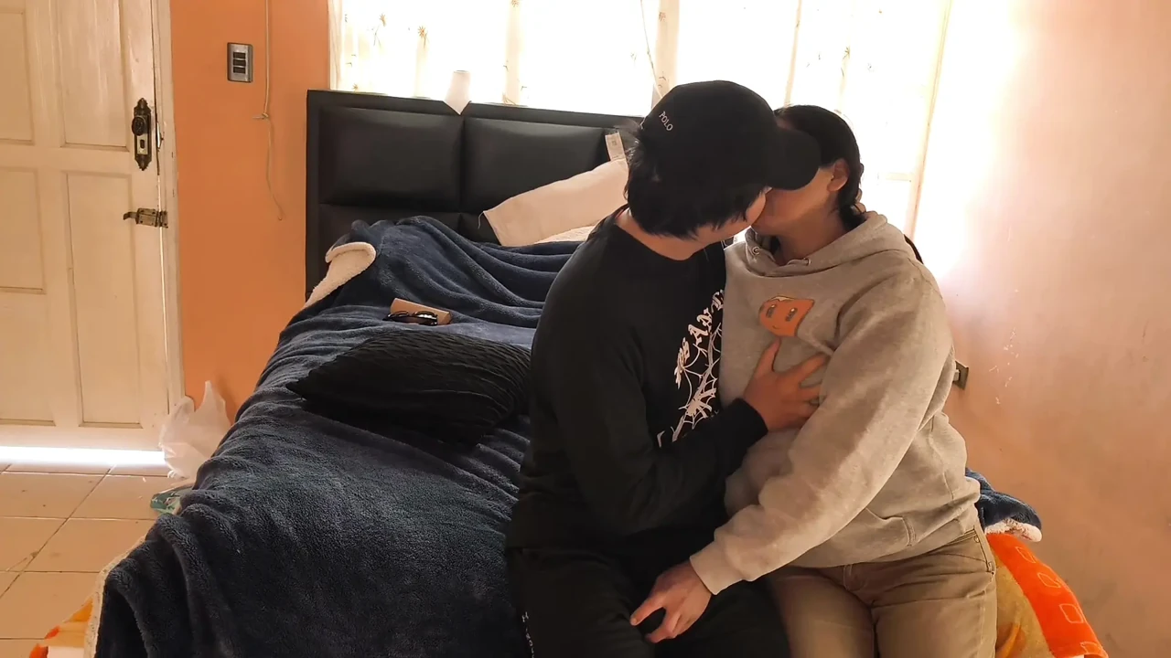 My Neighbor's Wife Doesn't Want to Go to Church Anymore, She Fell in Love with Me