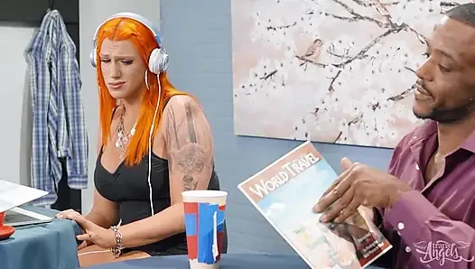 Trans ANGELS - cherie deville Dante Colle कॉफी शॉप पर Aspen Brooks के साथ चुदाई का विरोध नहीं कर सकती