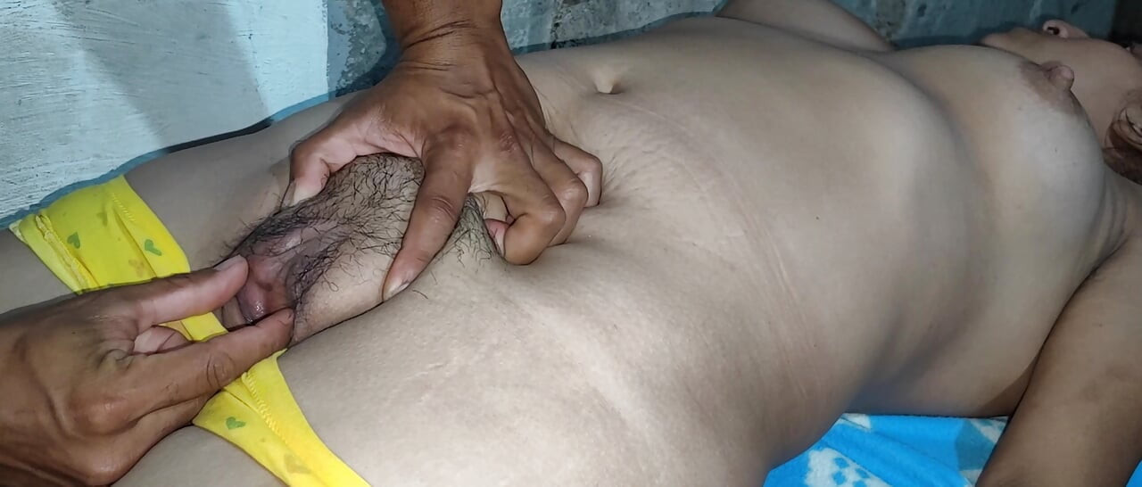 Big ass Virgin stepbrother penetrates Tamil Indian pussy in x video.