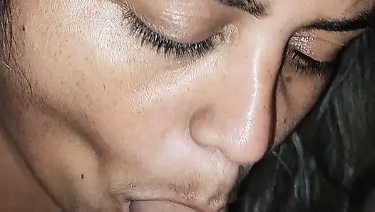 Hintli üvey anne Alydenalioficial, üvey oğlunun penisini emiyor, ta ki süt çıkana kadar