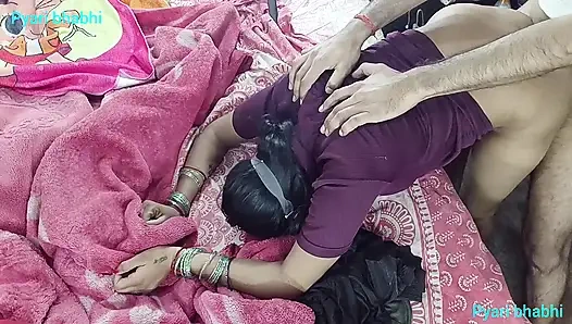 Arsch-muschi ficken, muschi lutschen, brüste lutschen, milch aus der brust lutschen und auf dem schwanz im doggystyle sitzen und direkt auf Hindi-audio liegend