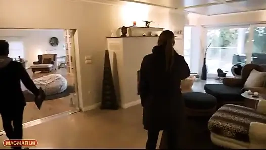 Conny хочет углубить что-то в интимной обстановке и, прежде всего, сухо. Сухой??