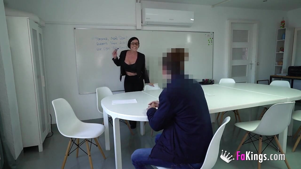 How to date a MILF teacher! Amateur Spanish MILF seduces her student