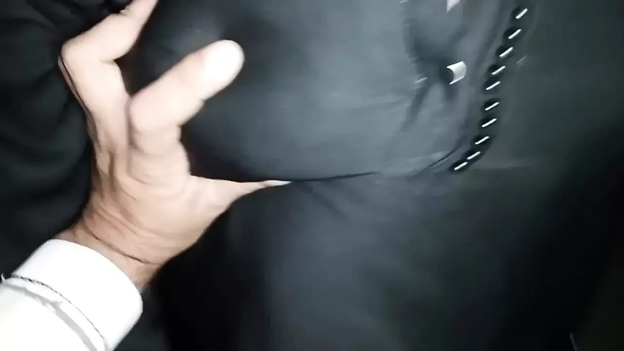 我的邻居女孩太饥渴了，她想要一根大鸡巴