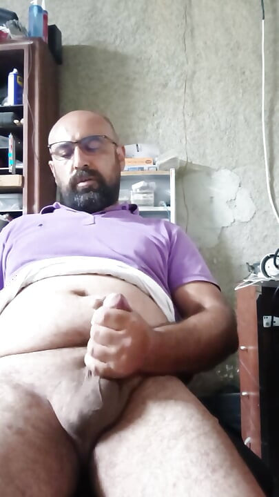 Master Bear Cums with a Cigarette in His Mouth