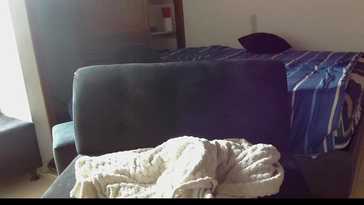 Boy with a Big Ass Makes an Oil Show and Puts a Reslval Comforter