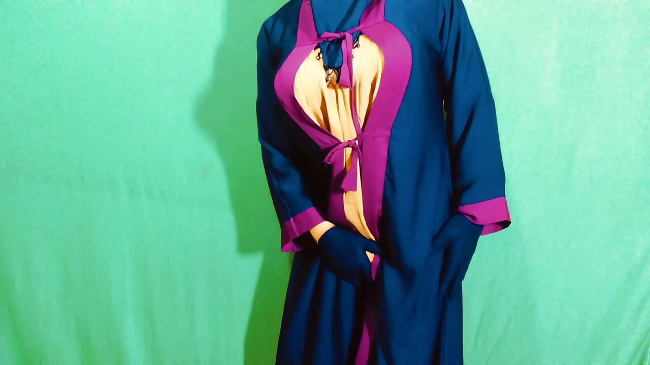Hermosa mujer musulmana india con hiyab masturbándose