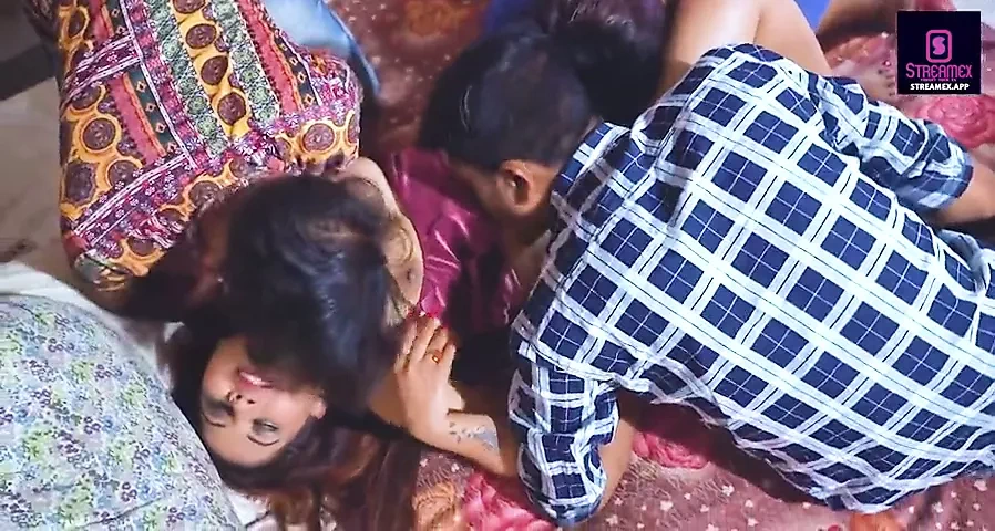 印度著名色情明星玩重口味后入式性爱