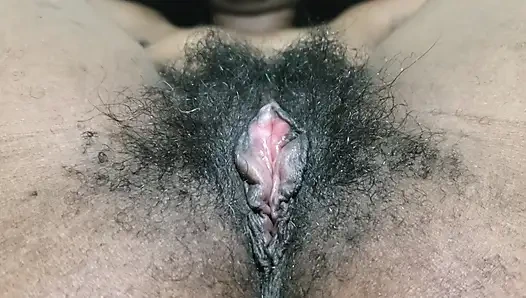 Solo-behaarte MILF zeigt ihre muschi mit reifer Selbstvertrauen, natürlicher Verbündeten und intimer selbstliebender Energie