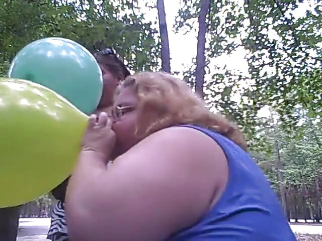 Bbw outdoor balloon blow up and pop