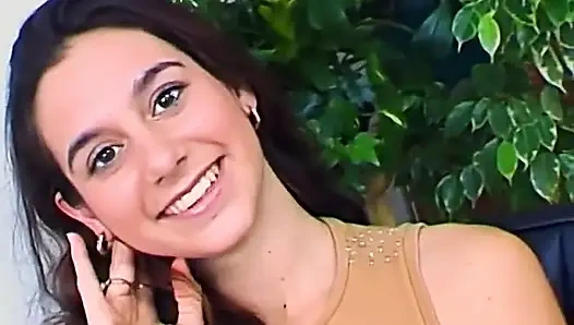 Cewek sange ini pertama kali ngentot sybian sampai dicrot sperma hangat