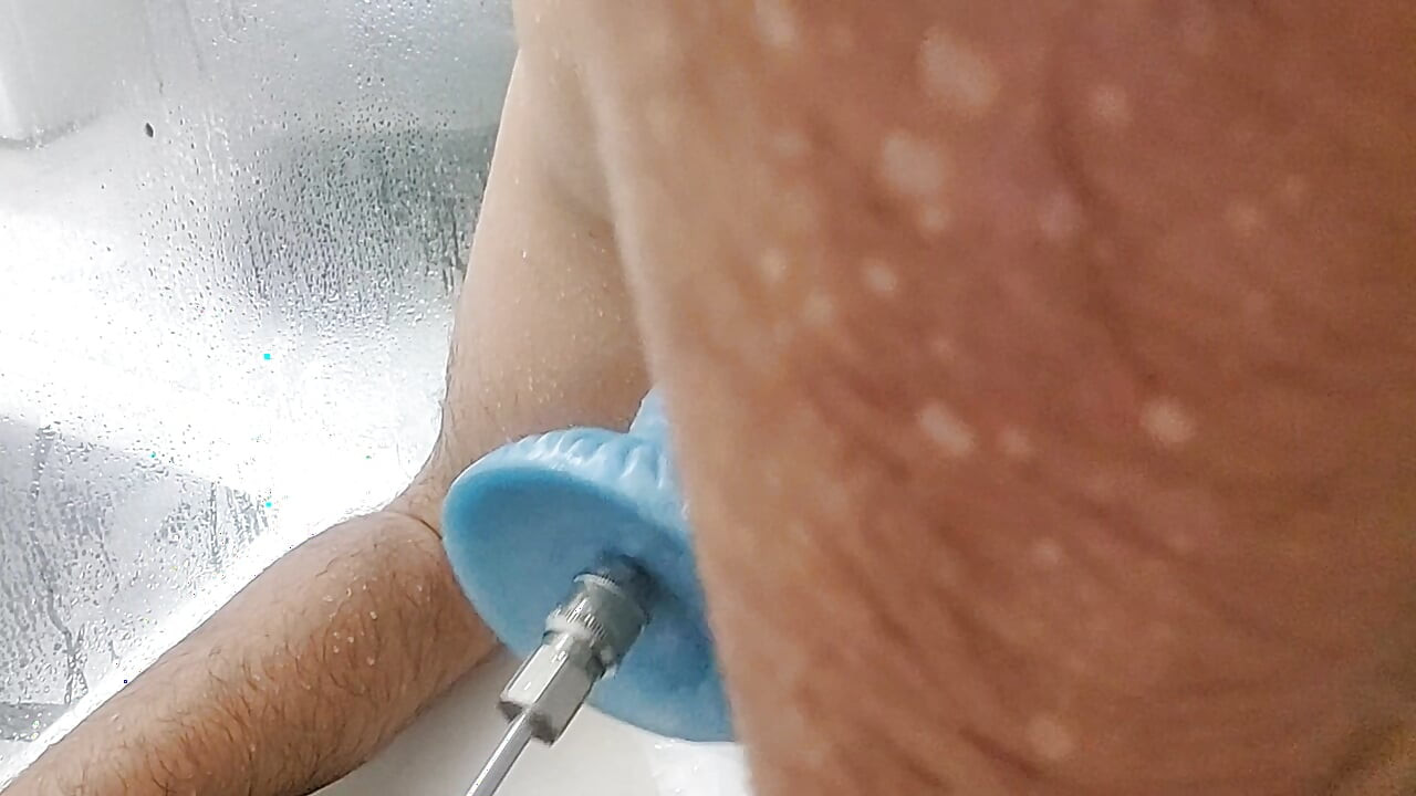 Play solo sous la douche anal gay fuckmachin