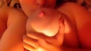 Kik slut Alywho123 from Honduras fucks herself