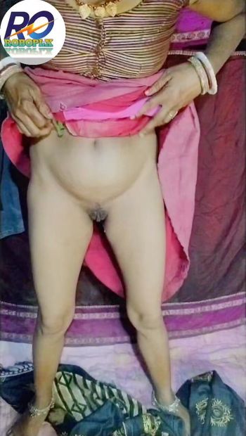 India Desi bhabhi sari enlève son doigt aux filles nues