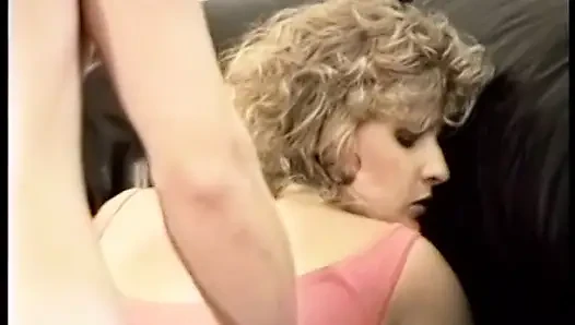 Sarışın seksi hatun klasik amcık sikiyor büyük yarak emiyor