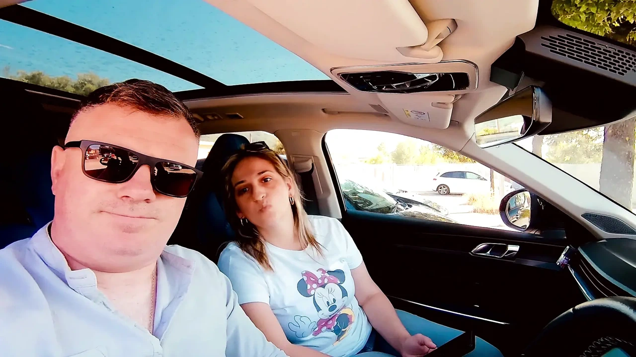 真正的情侣在酒店啪啪啪...总是想要鸡巴插入她的阴户的放荡妻子...想要被拍