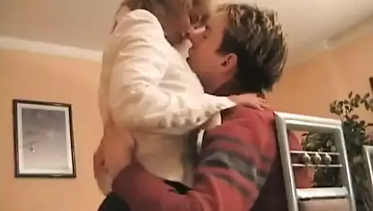 Une prof allemande à gros nichons se fait baiser par son élève