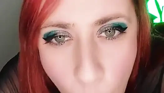 Извращенная мачеха спрашивает вас, какие стринги носить, чтобы заняться сексом со своим мужчиной!!!