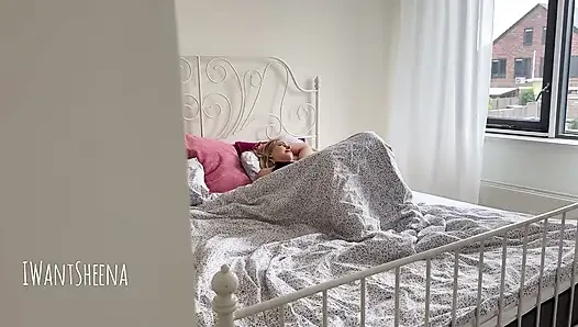 Kakak tiri mergokin aku lagi asik masturbasi - iwantsheena