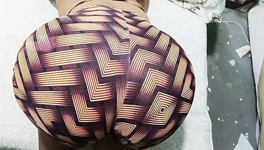 Pantat bahenol tante seksi ini dientot habis-habisan sama kontol besar sampai lubangnya menganga lebar