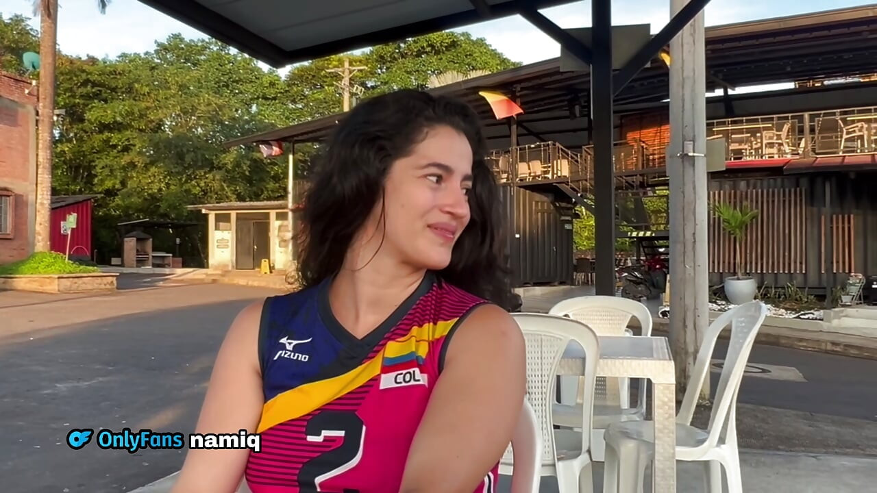 I met a professional volleyball player and fucked her in a public bathroom!