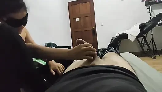 Aku mengundangnya untuk menonton film