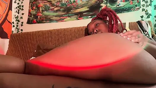 Yalnız büyük götlü amcık dildo mastürbasyonu