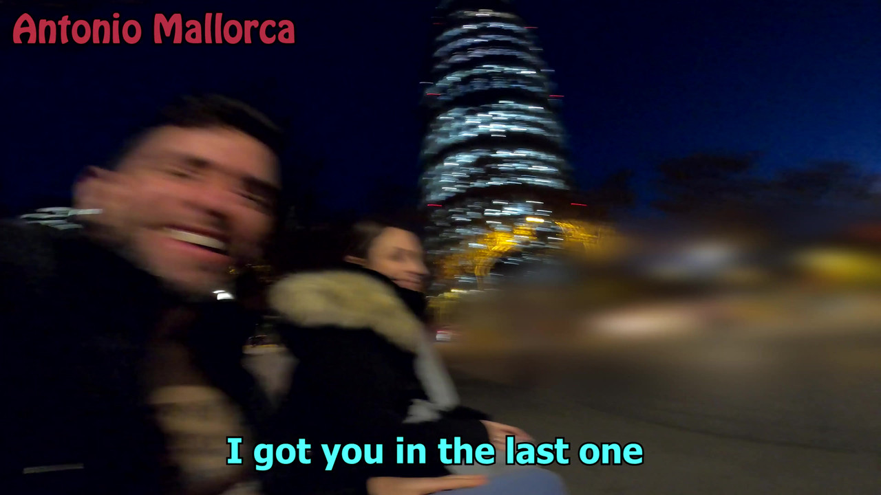 在我丢了airbnb后，热辣的大屁股西班牙人邀请我去她的酒店房间