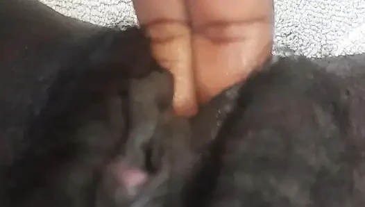 Memek berbulu gemuk hitam Jerman dengan klitoris besar closeup